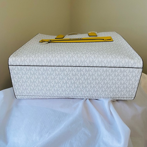 Michael Kors Kenly Tote Bag - Picture 5 of 6